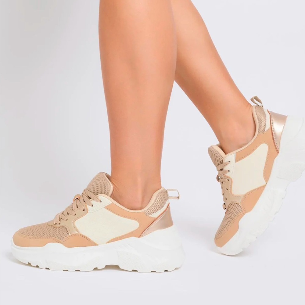 NEW IN BOX Menina Women's Beige and Cream Sneakers